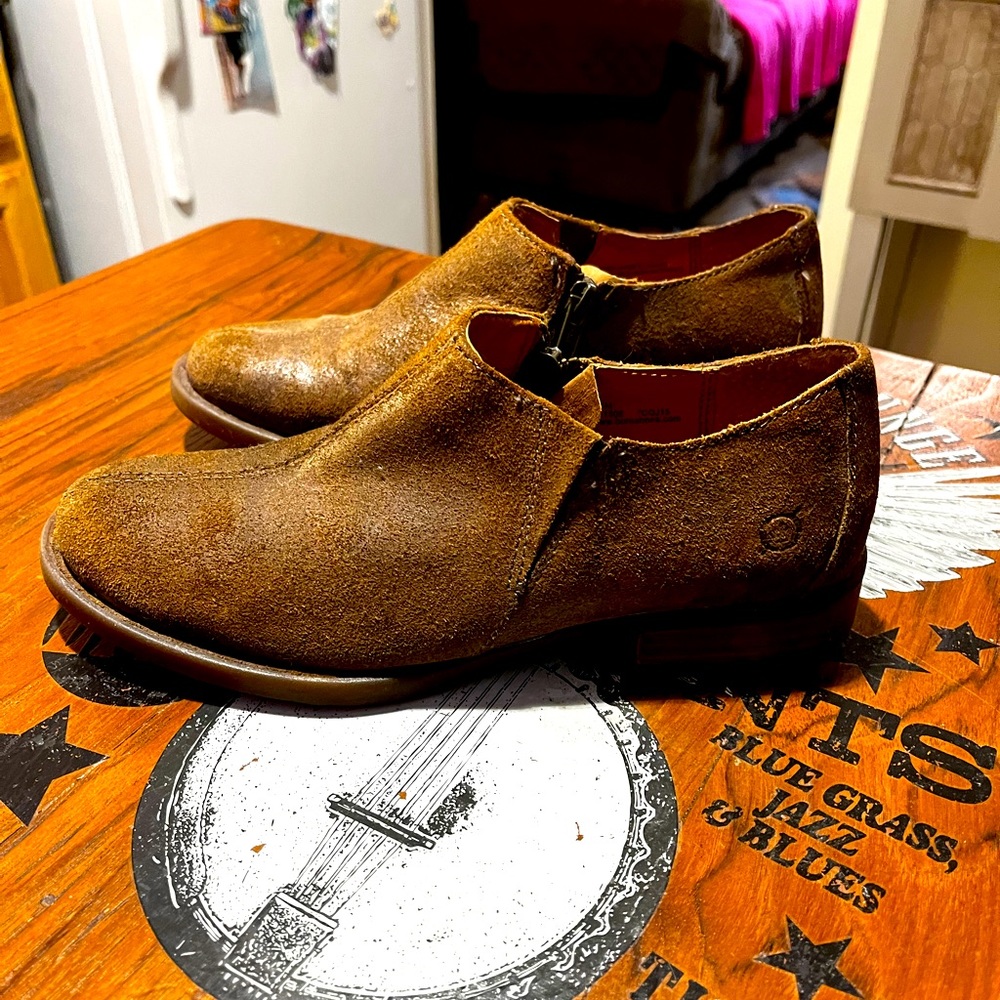 Born Roughout suede shoes. worn a few times. In excellent condition